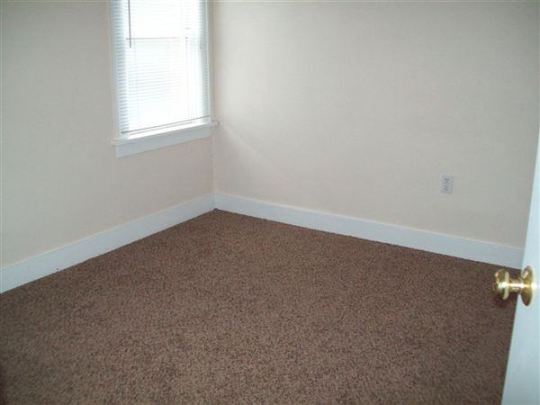 Lincoln Apartments - Photo 3 of 6