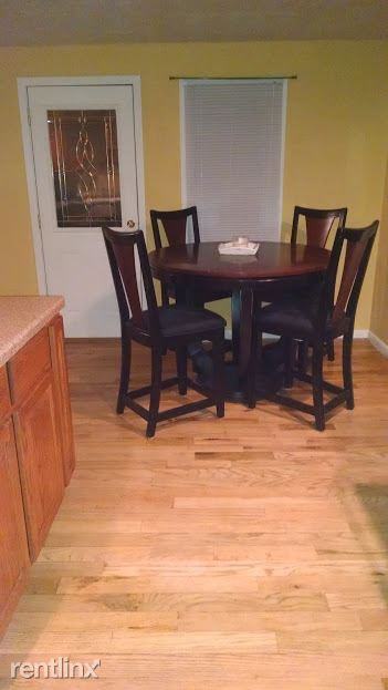 133 N Newcomb St - Photo 2 of 10