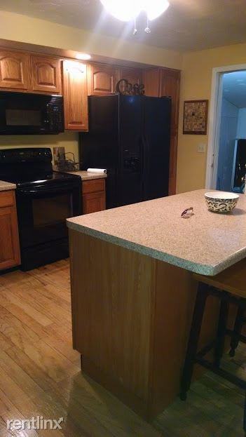 133 N Newcomb St - Photo 3 of 10