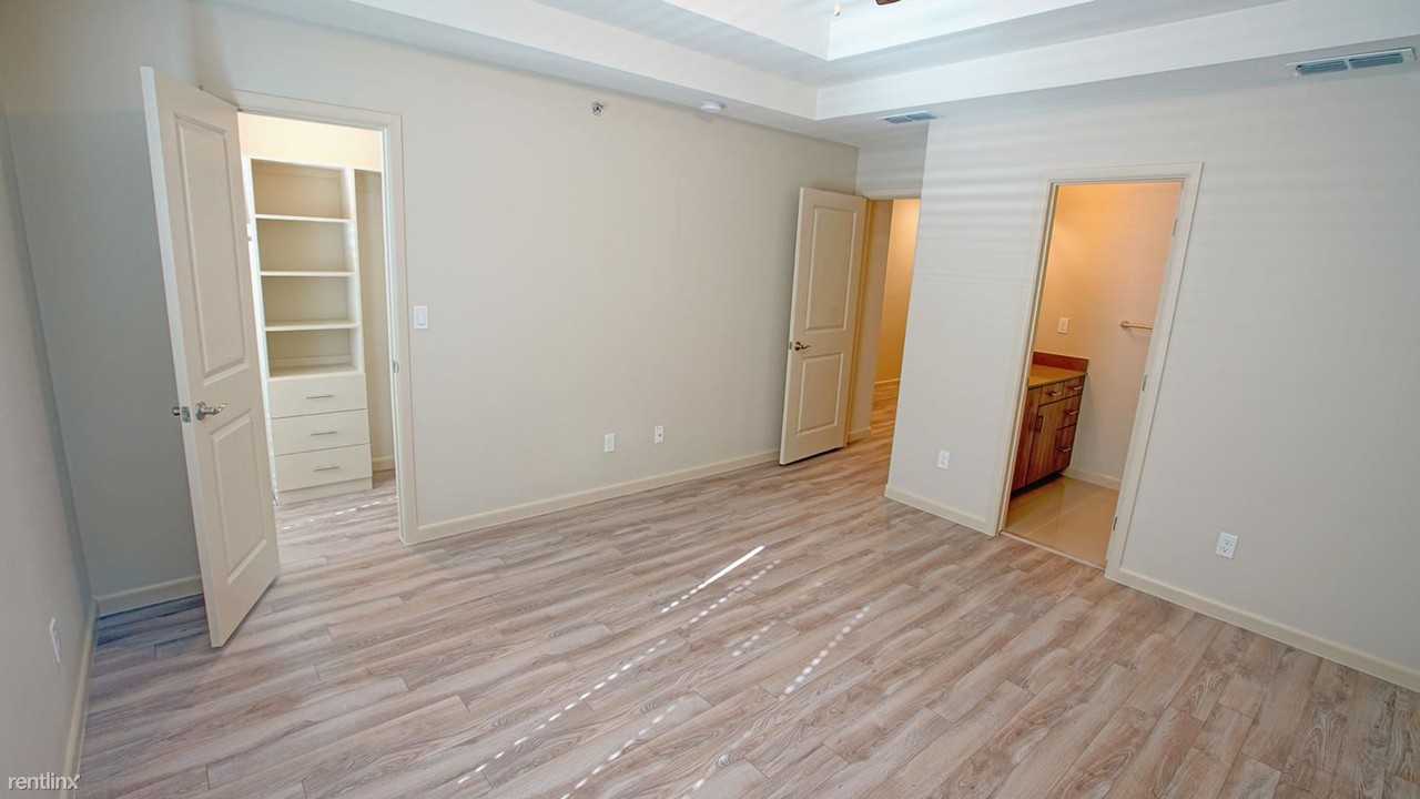 2701 S J St - Photo 3 of 10
