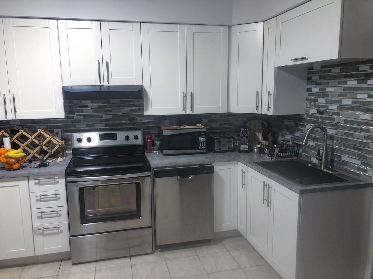 829 2e Avenue - Photo 2 of 9