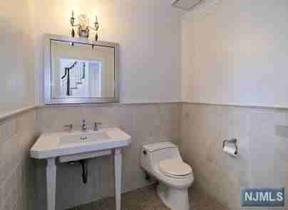 2 McKittrick Ct - Photo 3 of 22