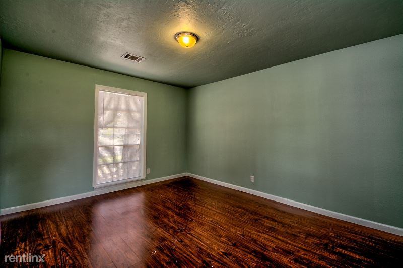 7114 Pinetex Dr - Photo 2 of 10