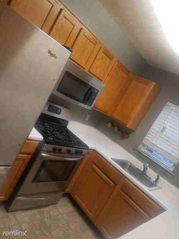 688 S 16th St - Photo 2 of 10