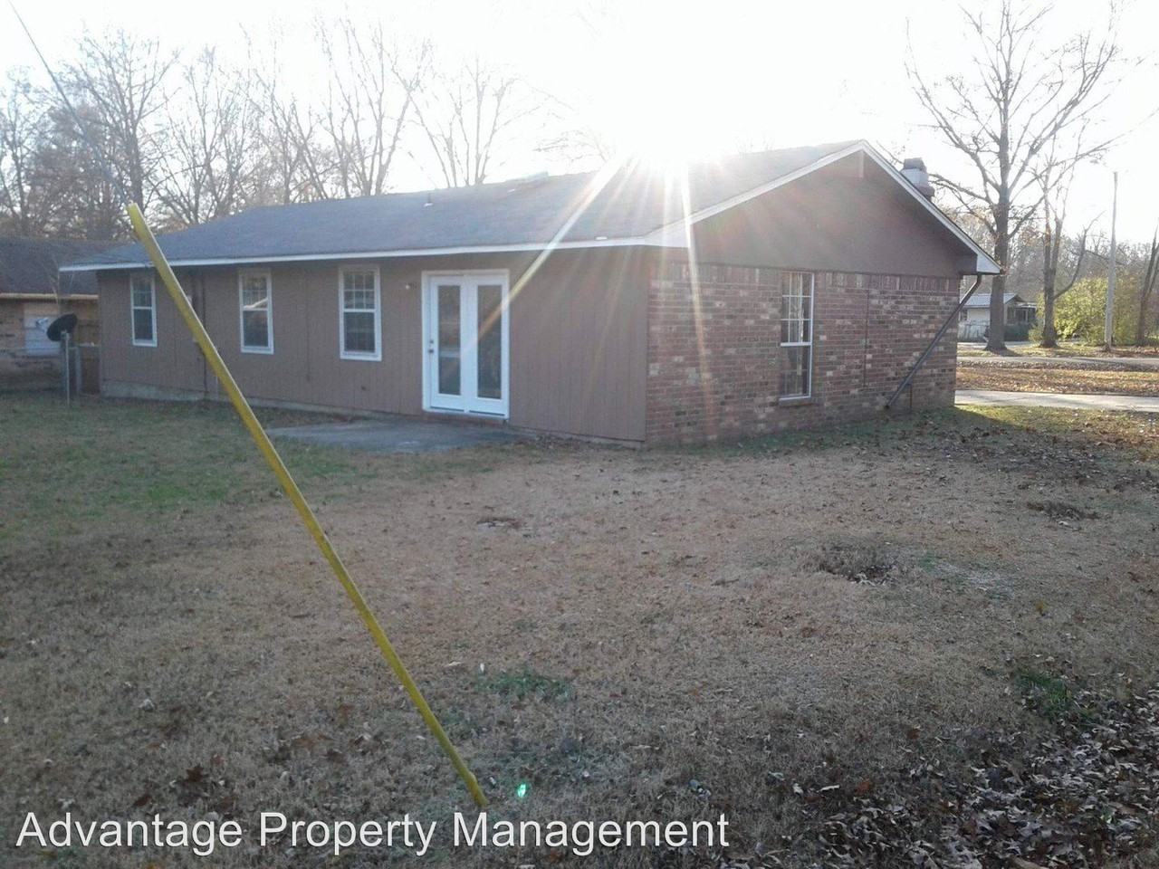 2 Susan Ln - Photo 3 of 16