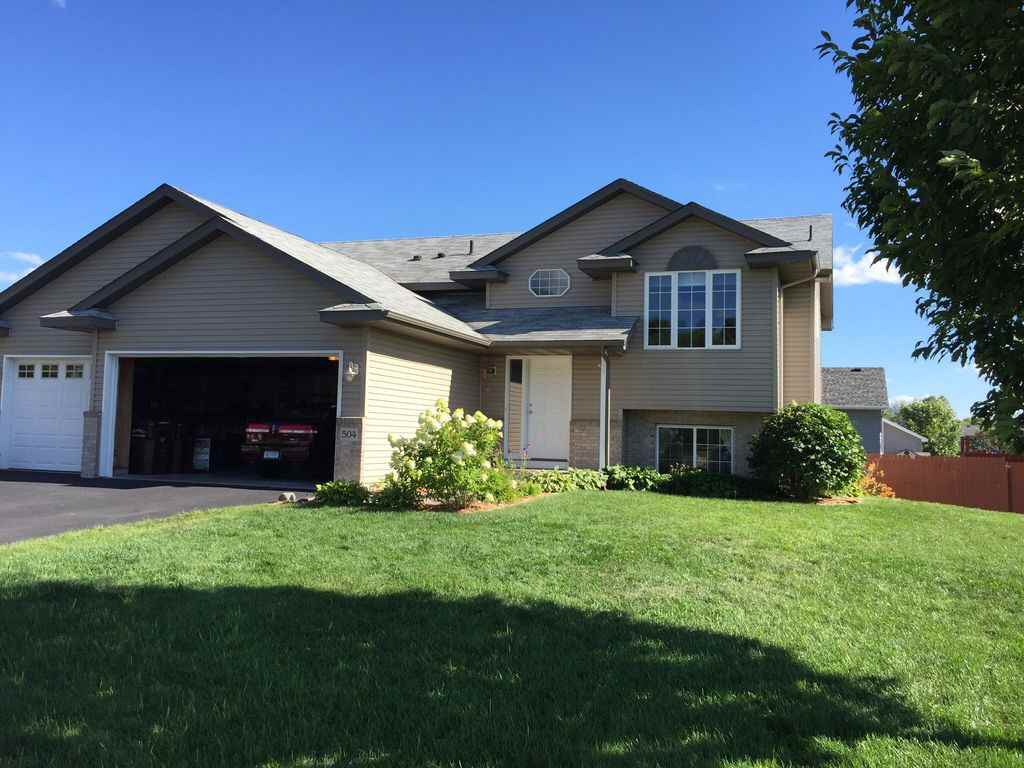 504 Emerson Ct N - Photo 2 of 2