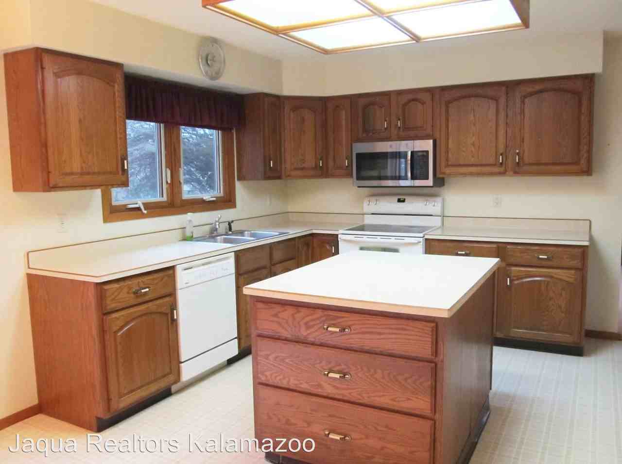 2996 Hunters Hill - Photo 3 of 18