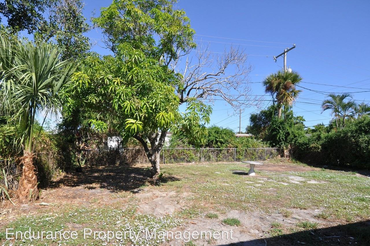 1335 9th Ct - Photo 3 of 15