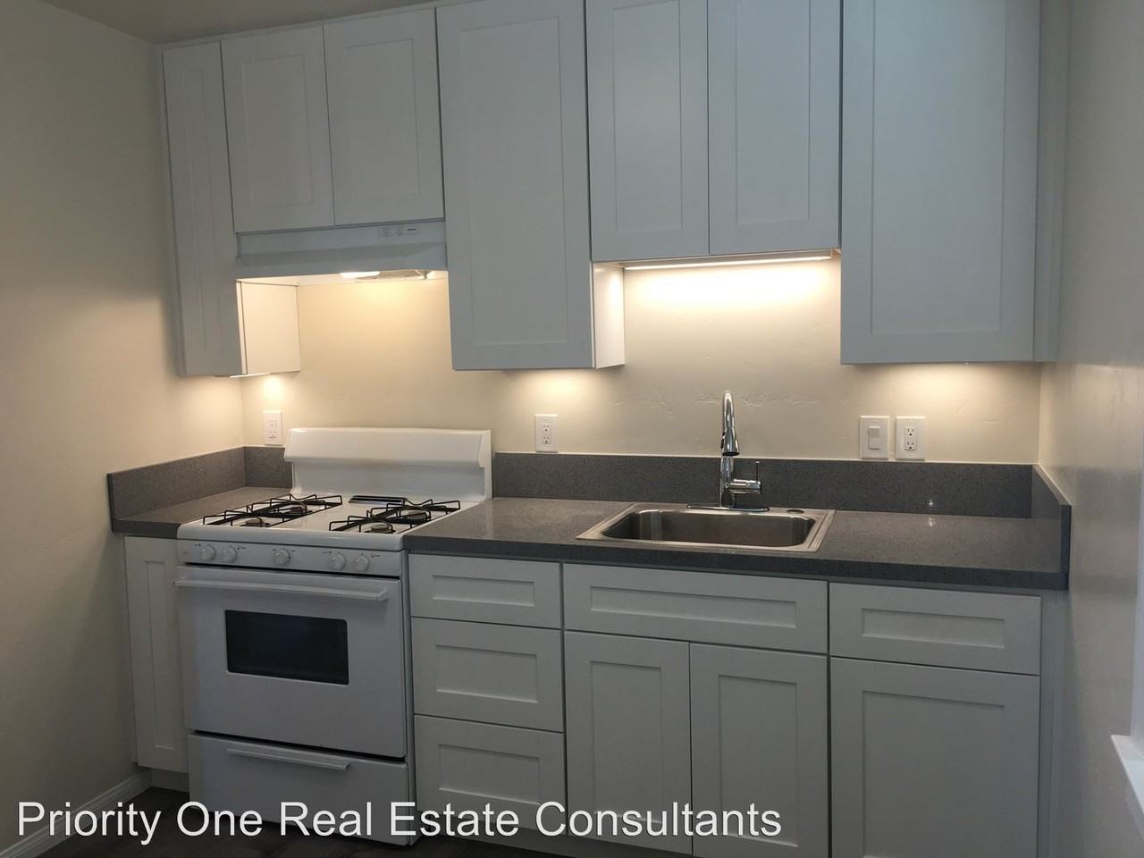 515 Ivy Lane - Photo 3 of 12