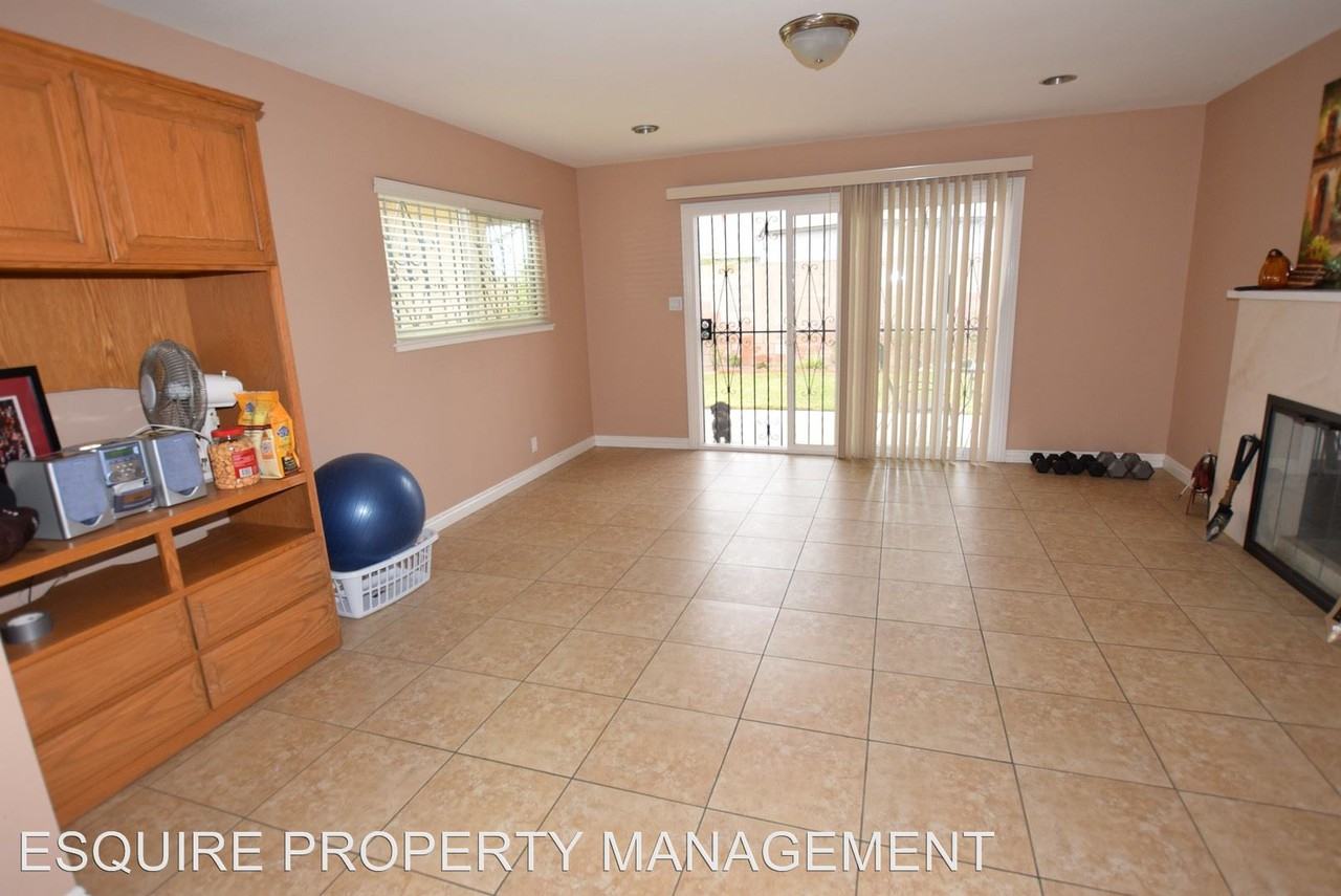 801 Redwood St - Photo 3 of 18