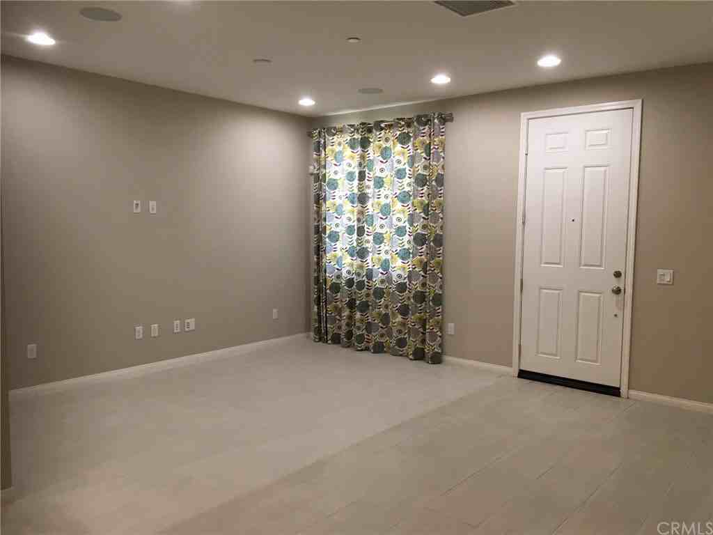 118 Stonebridge Rd - Photo 3 of 49