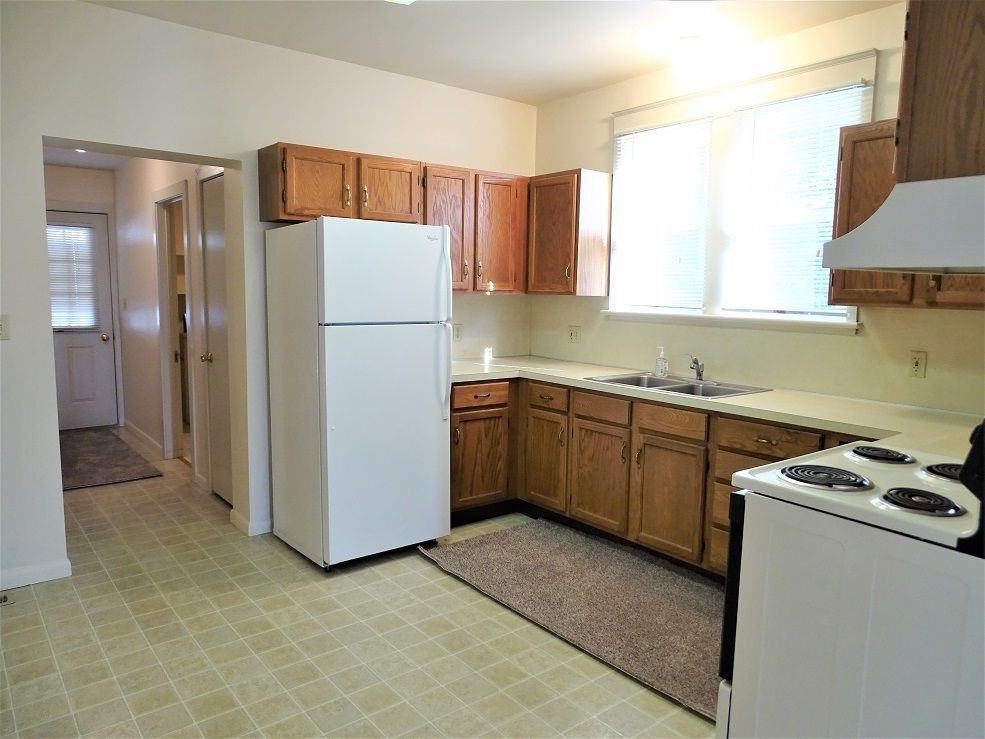 923 Broad St - Photo 2 of 5