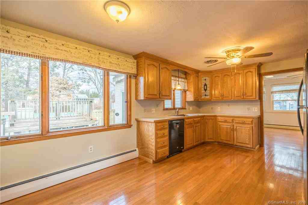 226 Beach Rd - Photo 3 of 38