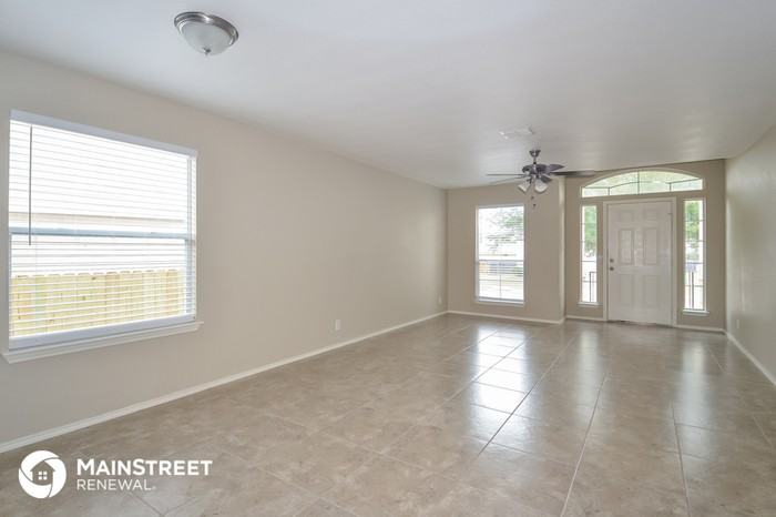 3911 Blue Oak Pass - Photo 3 of 15