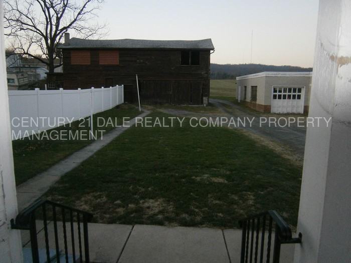 515 E Market St - Photo 3 of 18