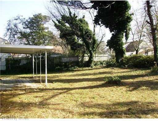 1817 Hartford Dr - Photo 3 of 9