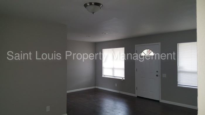 2228 Duchess Dr - Photo 2 of 17