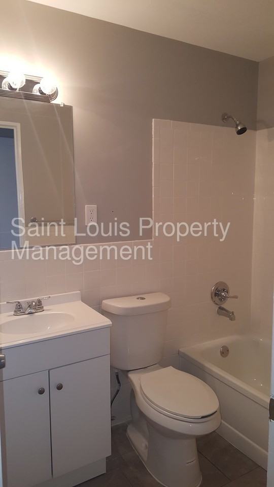 2228 Duchess Dr - Photo 3 of 17