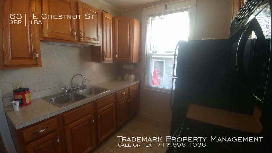 631 E Chestnut St - Photo 2 of 14