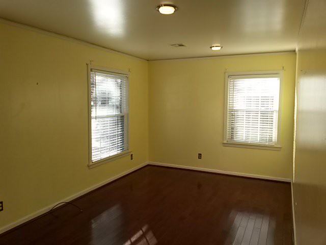7302 Woodside Ln - Photo 3 of 10