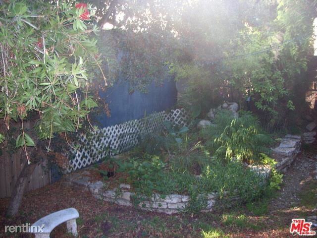 2005 N Beachwood Dr - Photo 2 of 5