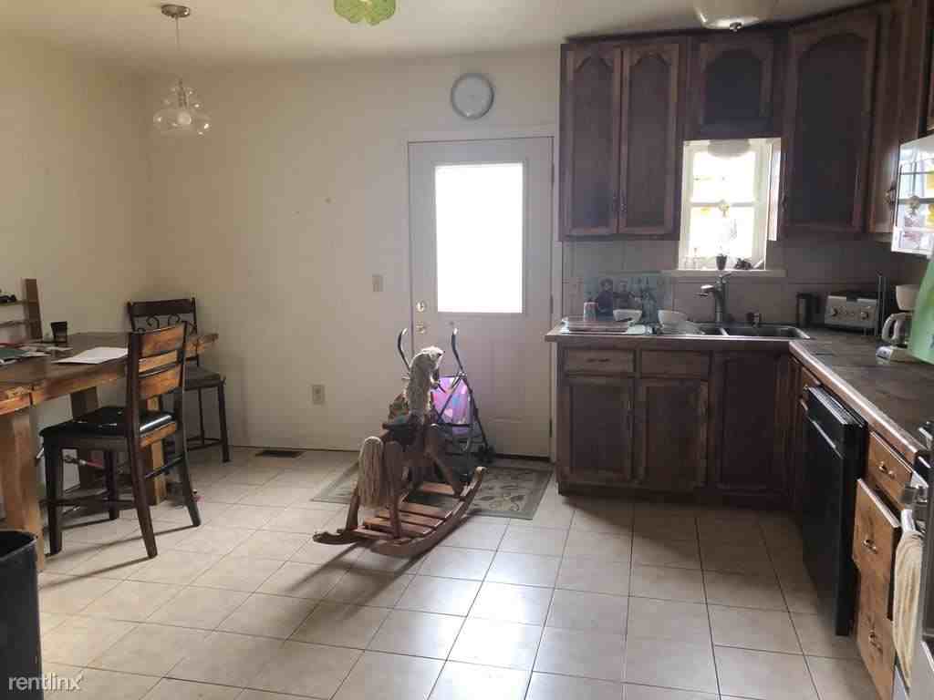 127 Republic Ave - Photo 3 of 22