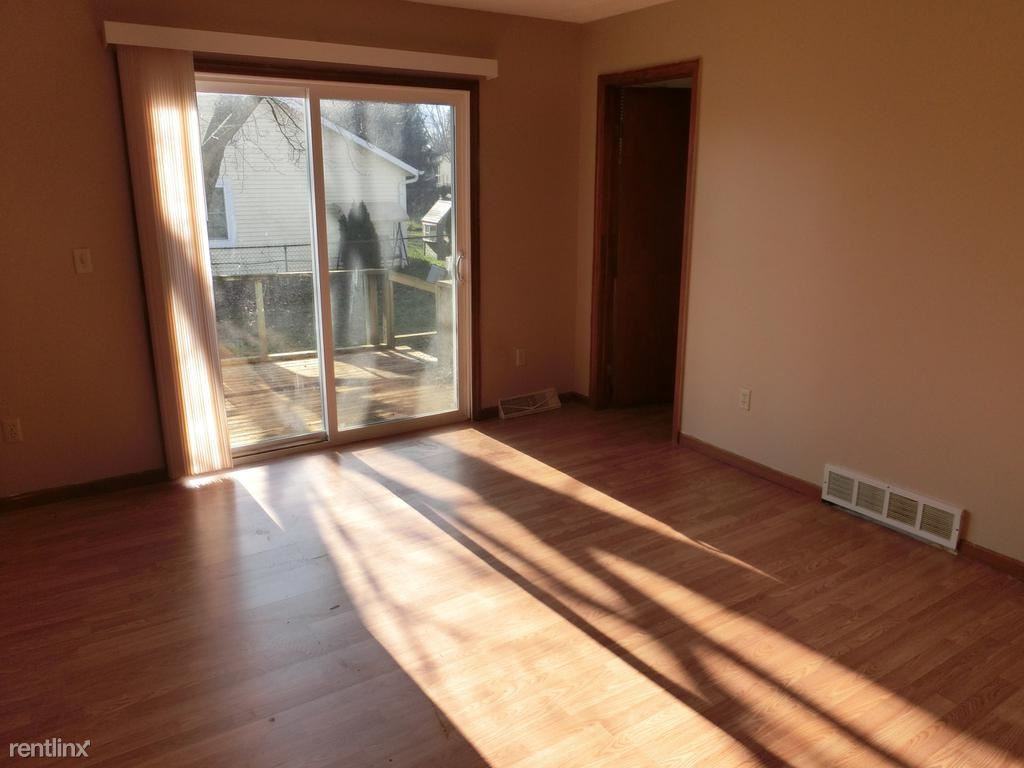 1695 Queensbridge Dr - Photo 3 of 10