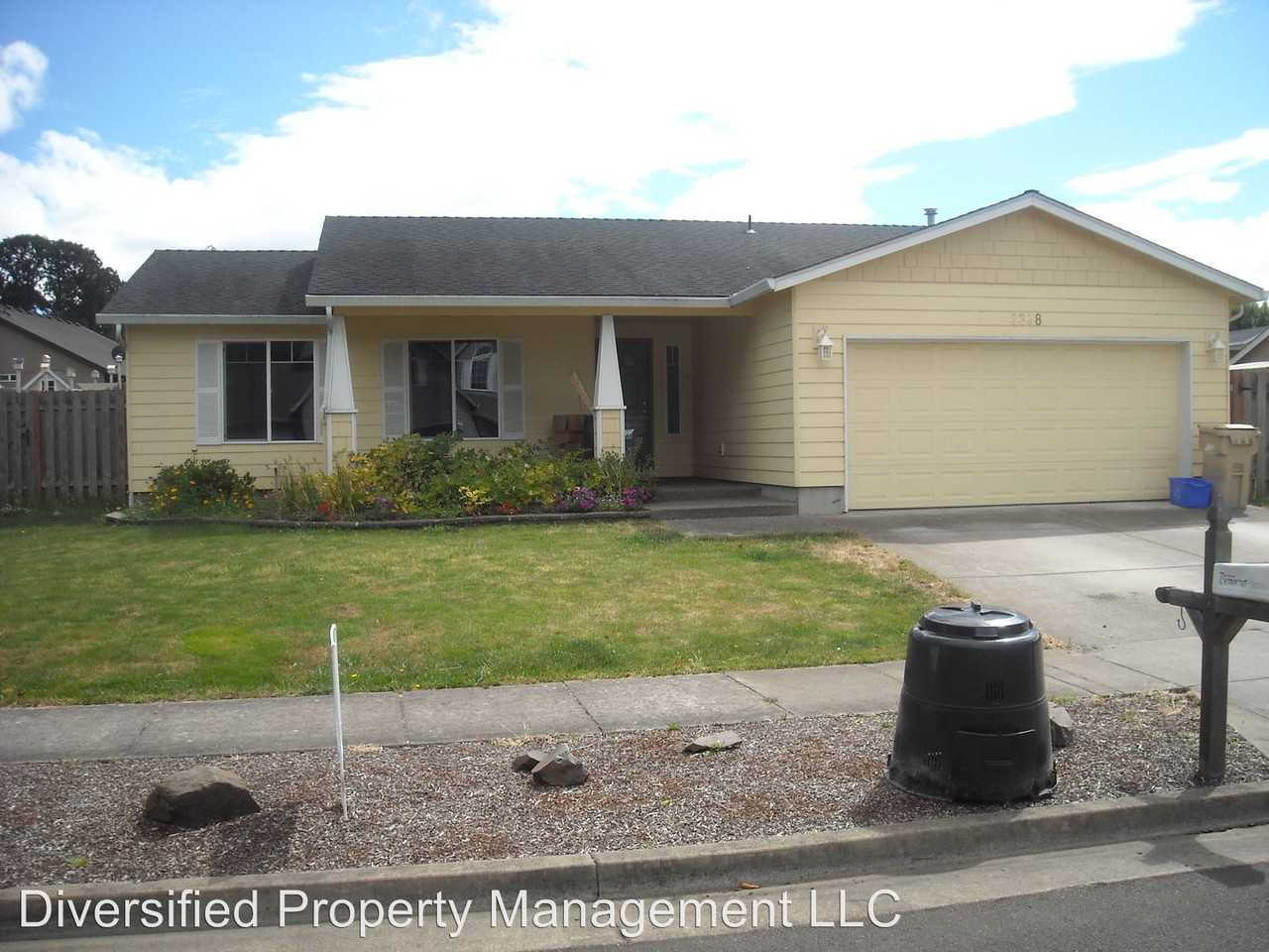 3338 Clearwater Dr NE - Photo 2 of 23