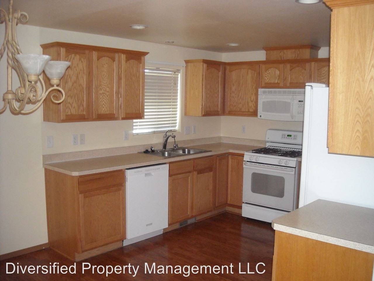 3338 Clearwater Dr NE - Photo 3 of 23