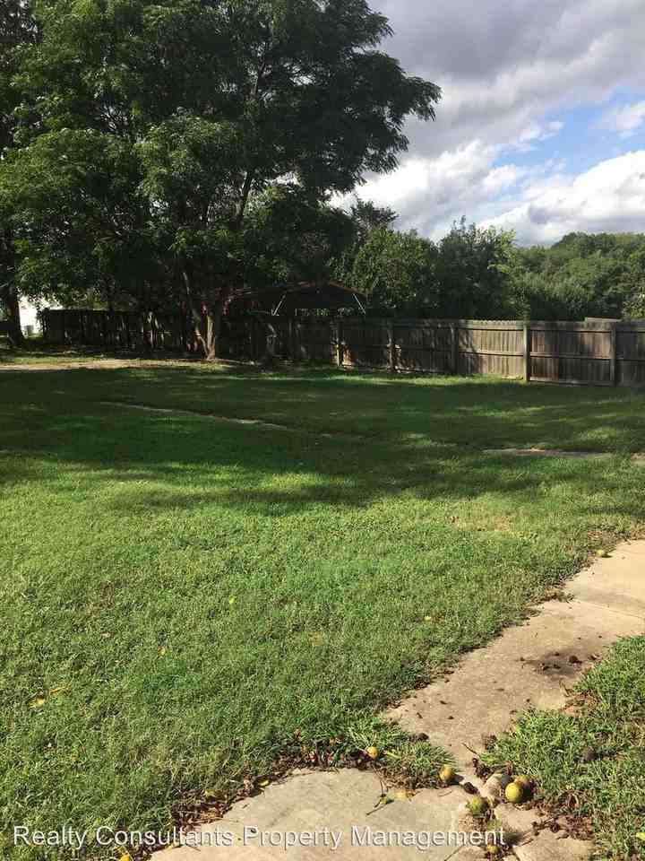 520 Franklin Blvd - Photo 3 of 19