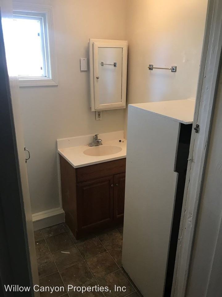 409/411 "E" Street - Photo 2 of 4