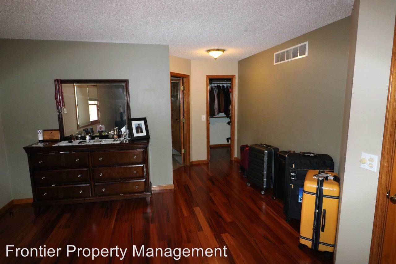 3413 Churchill St - Photo 2 of 24