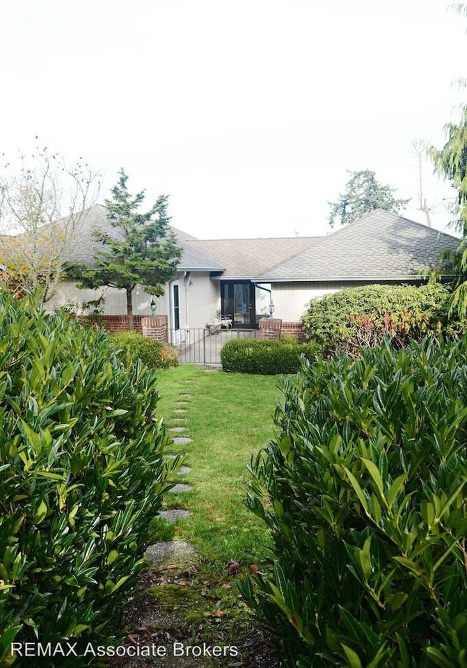 709 Tillicum Way - Photo 3 of 50