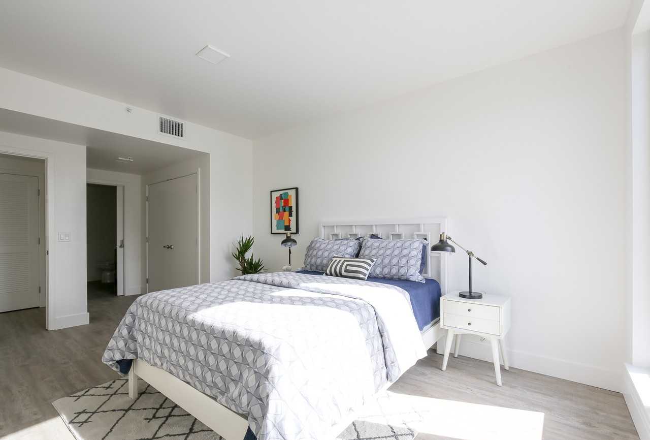 Hollis Oak - Photo 4 of 25