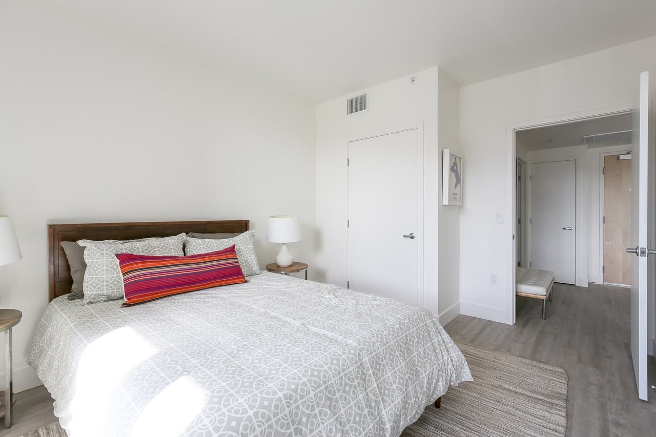 Hollis Oak - Photo 6 of 25