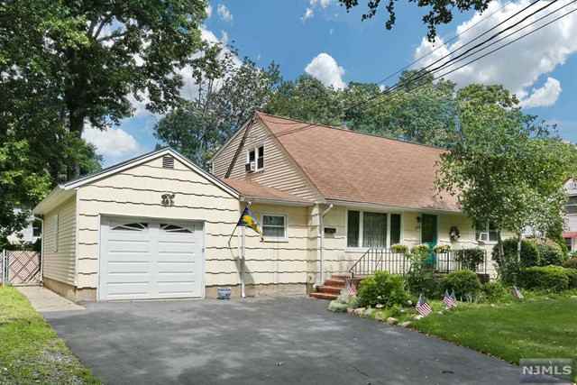 156 Spring Ln - Photo 2 of 15