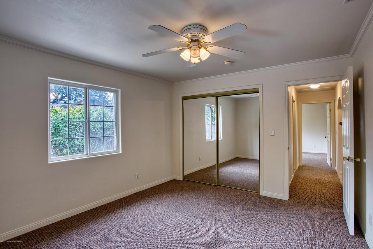 1694 Fiske Ave - Photo 3 of 13