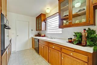 970 Larkspur Ave - Photo 3 of 4