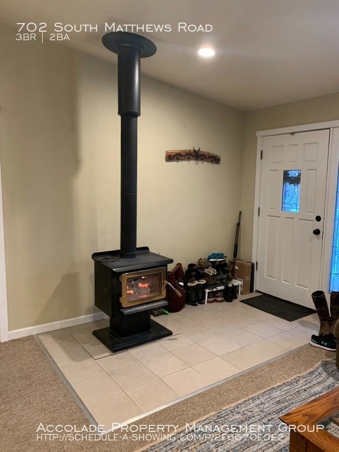 702 S Matthews Rd - Photo 3 of 12