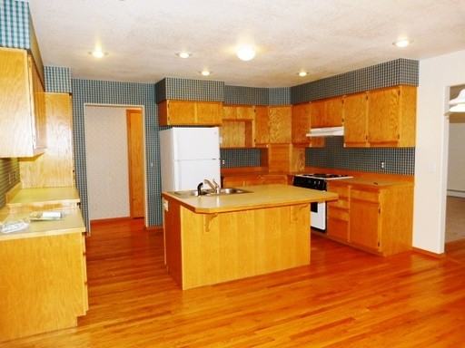 1100 College St - Photo 3 of 7