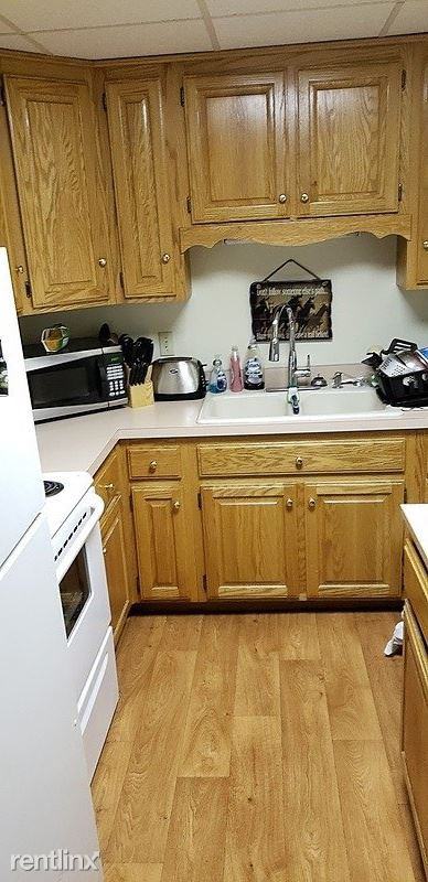 215 S Main St - Photo 3 of 12