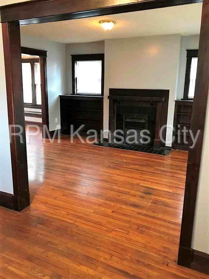 3240 Victor St - Photo 2 of 12