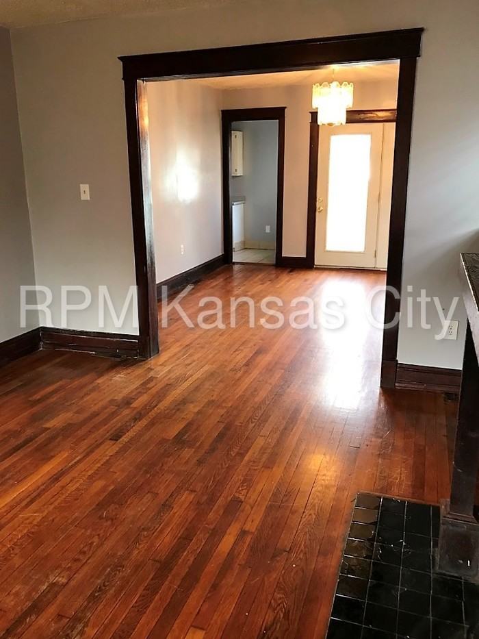 3240 Victor St - Photo 3 of 12