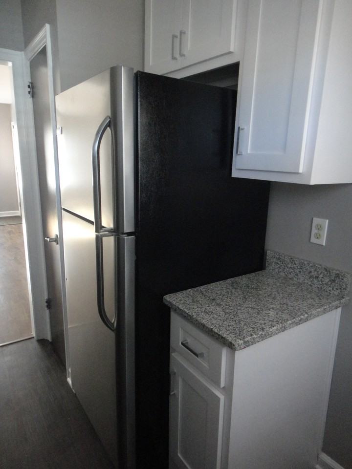 339 Melrose Avenue #B - Photo 3 of 17