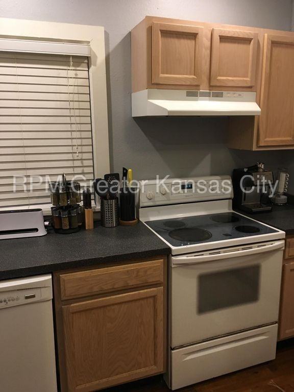 103 E 49th St - Photo 3 of 15