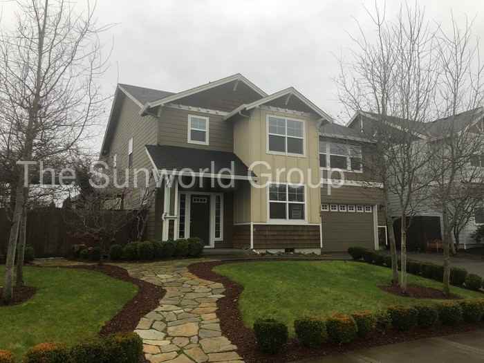 1764 Clatsop St - Photo 3 of 30