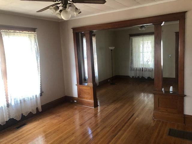 711 Mountain St - Photo 3 of 12