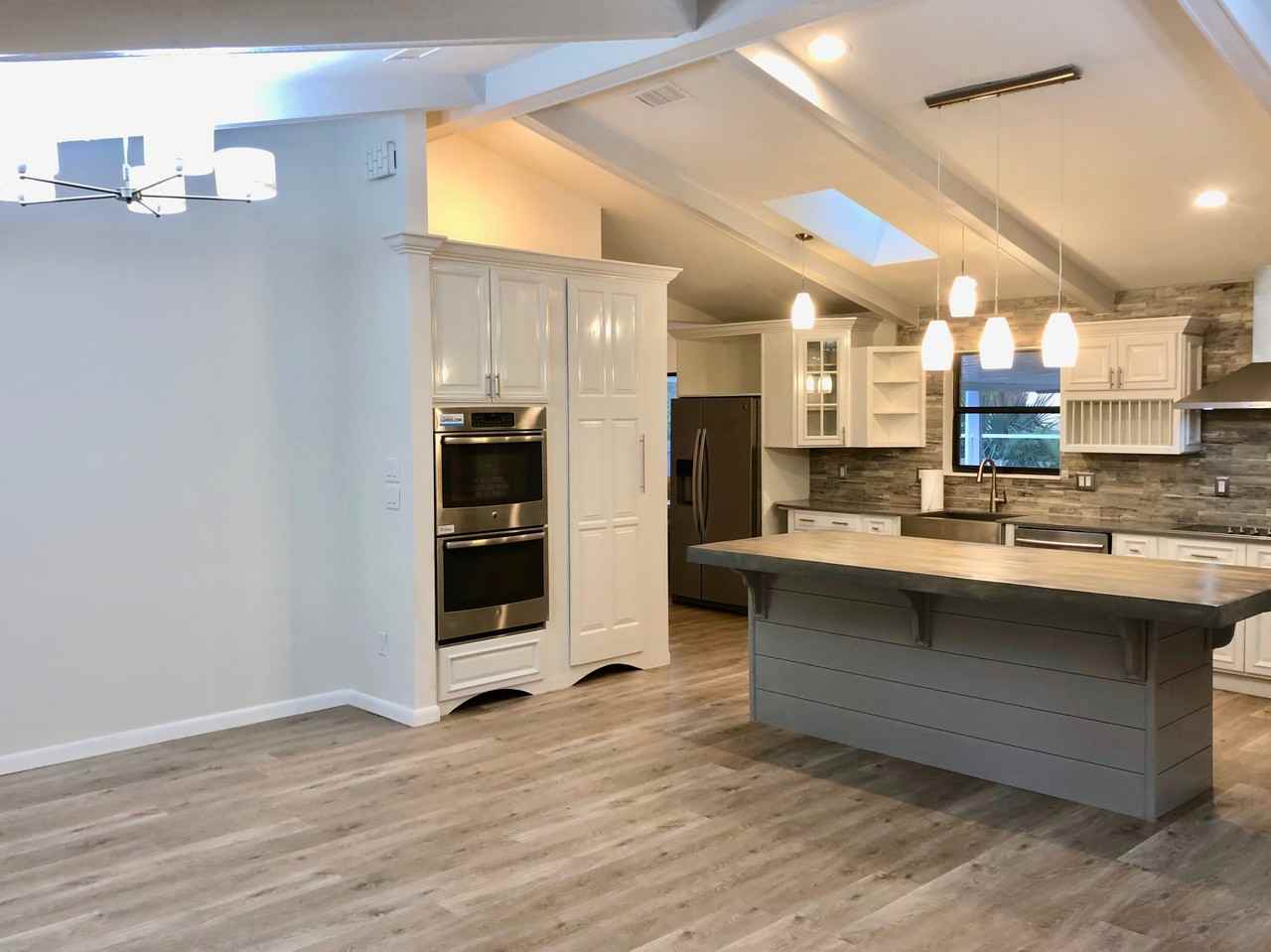 8 Walden Ln - Photo 2 of 31