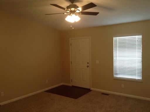 1304 Cross Creek Dr - Photo 2 of 11