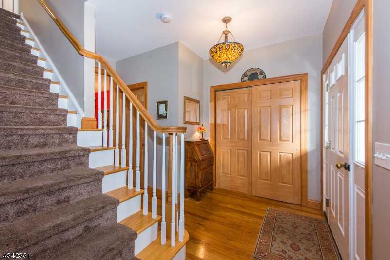 1 Garibaldi St - Photo 2 of 25